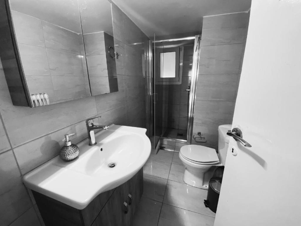 Thanasis Place Athens Exterior photo